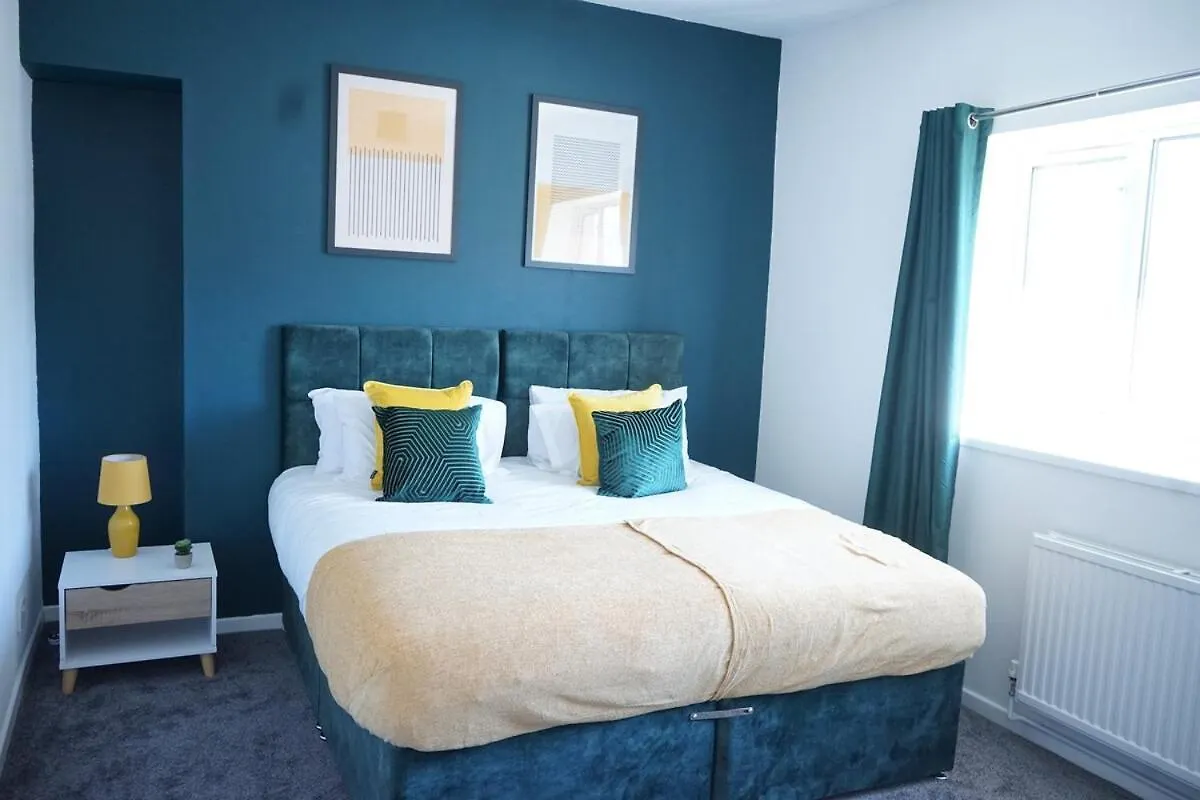 Stylish 3-Bed Swansea Home With Wifi & Kitchen