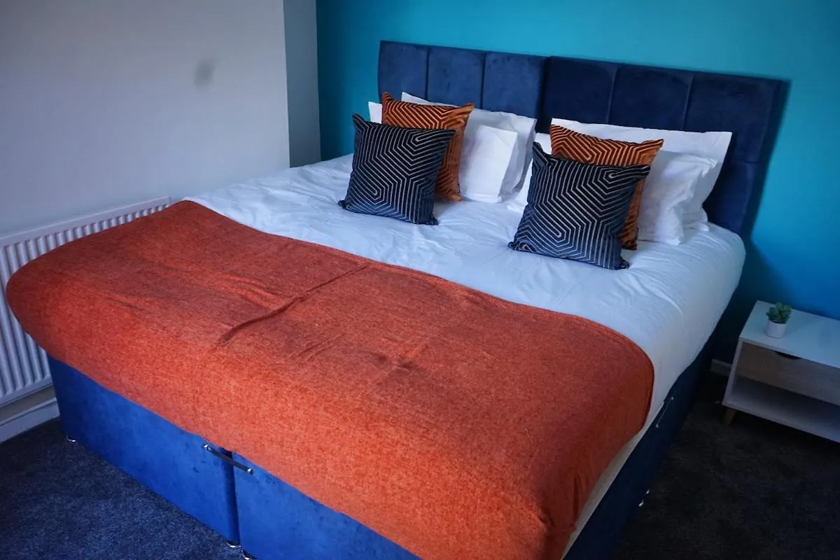 Stylish 3-Bed Swansea Home With Wifi & Kitchen 0*,  United Kingdom